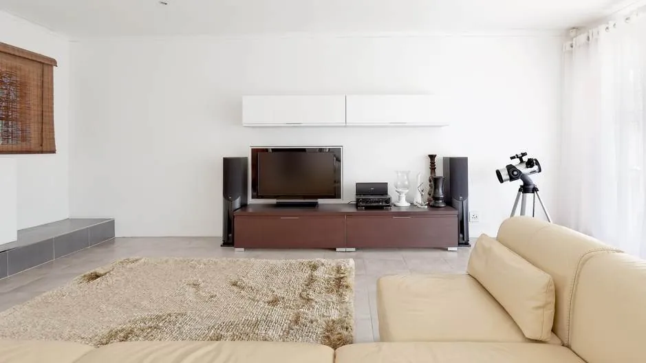 Living room, full repaint: after